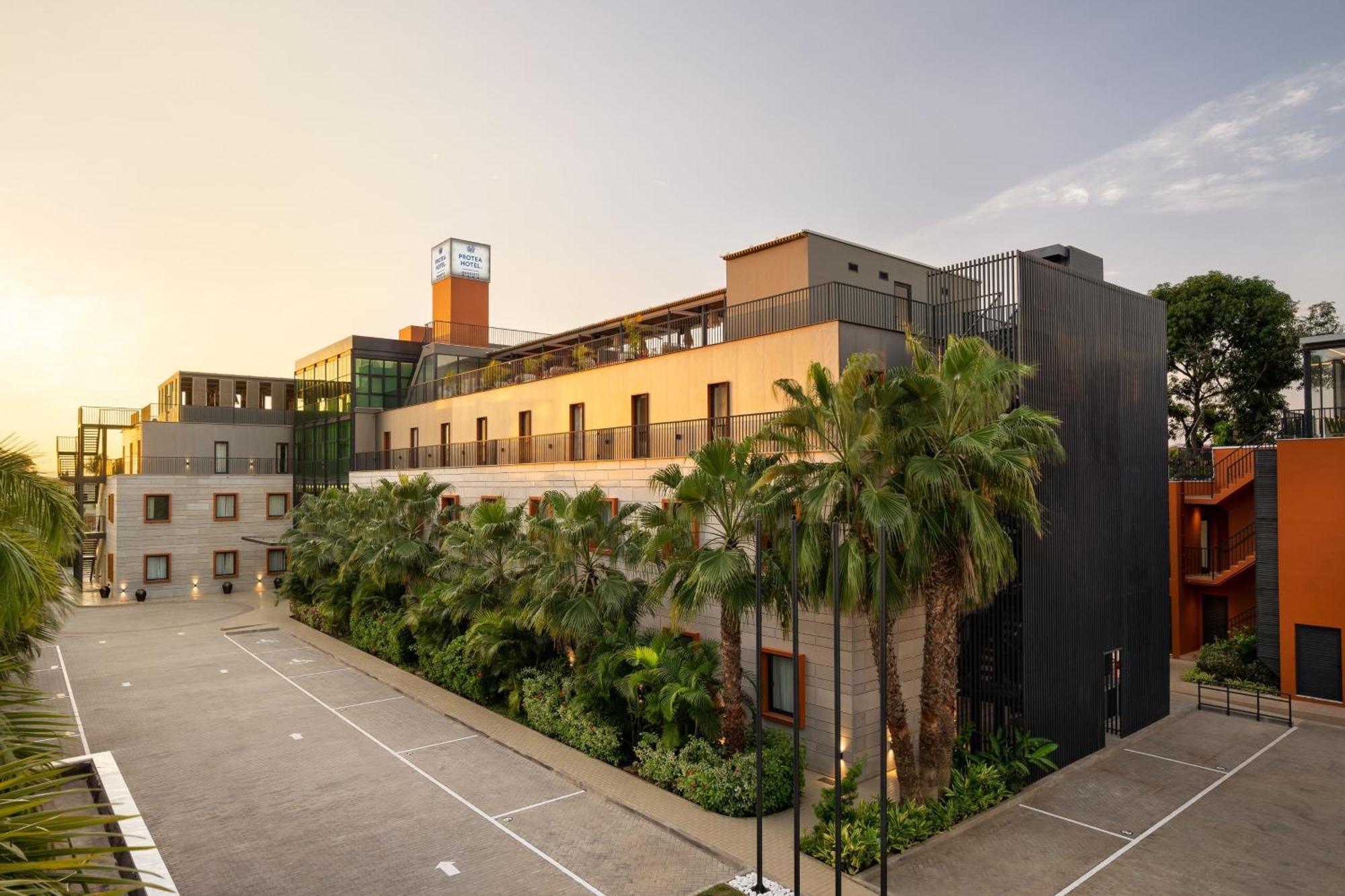 Protea Hotel By Marriott Luanda Ngoại thất bức ảnh